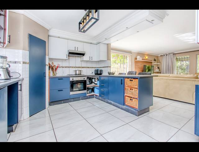 4 BEDROOM FREESTANDING FOR SALE IN WELTEVREDEN PARK
